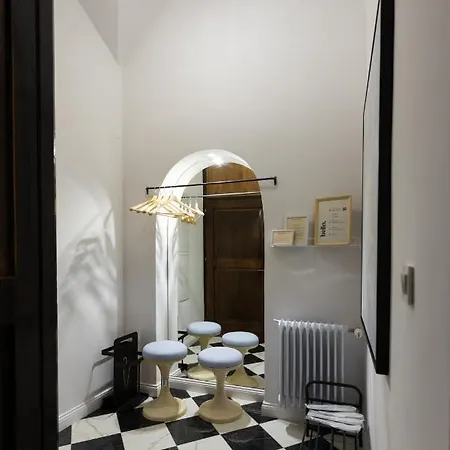 Apartment Swanky Residence, 4 Stars, Centre