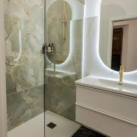 Swanky Residence, 4 Stars, Centre Lublana