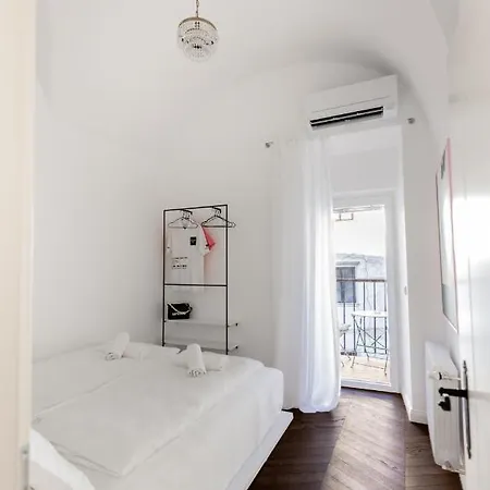 Swanky Residence, 4 Stars, Centre Apartament *