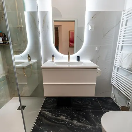 Swanky Residence, 4 Stars, Centre Apartament