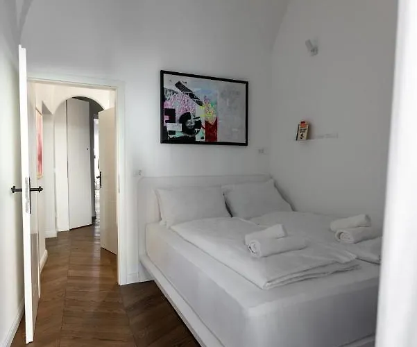 Swanky Residence, 4 Stars, Centre Lubiana