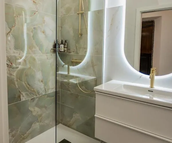 Swanky Residence, 4 Stars, Centre Lubiana