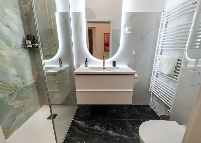 Swanky Residence, 4 Stars, Centre Appartamento