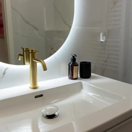 Swanky Residence, 4 Stars, Centre, Free Parking Apartment Laibach