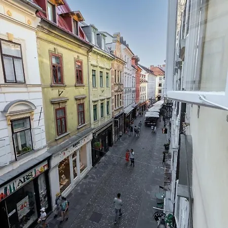 Swanky Residence, 4 Stars, Centre *